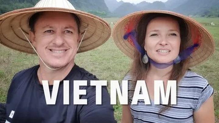 Bé gái 14 tuổi đau bụng, nôn - Cảm hứng video marketing từ Hotspot Matrix